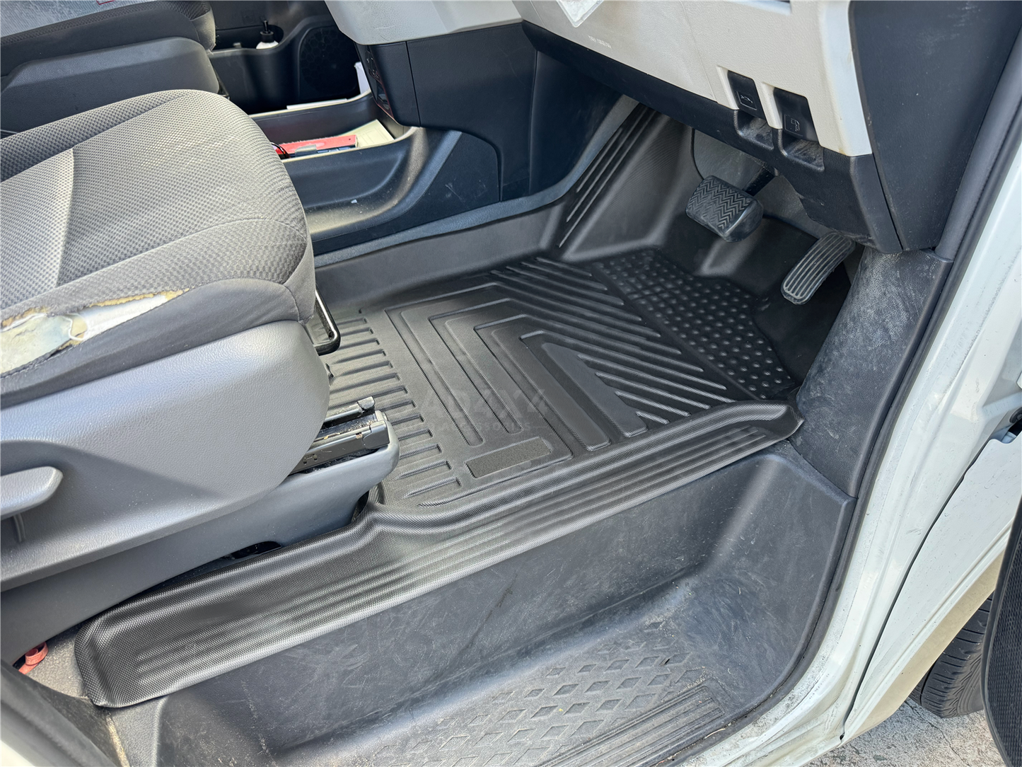5D TPE Floor Mats 2pcs for Toyota Hiace 2019-Onwards Door Sill Covered Car Mats Floor Mat Liners