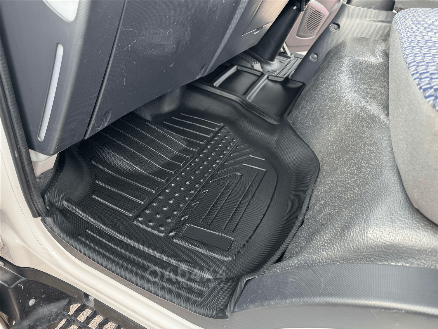5D TPE Car Floor Mats for ISUZU N Series Auto Transmission 2018-Onwards