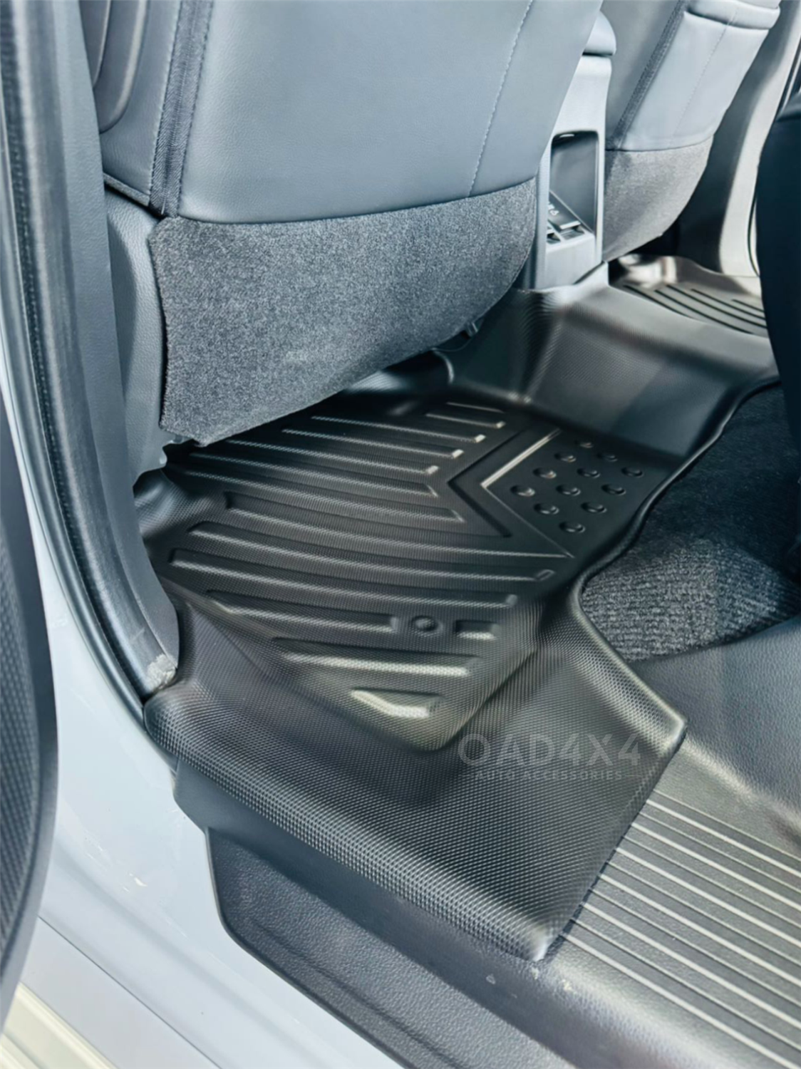 Floor Mats & Door Sill Protector for Mitsubishi Pajero Sport 2015-Onwards