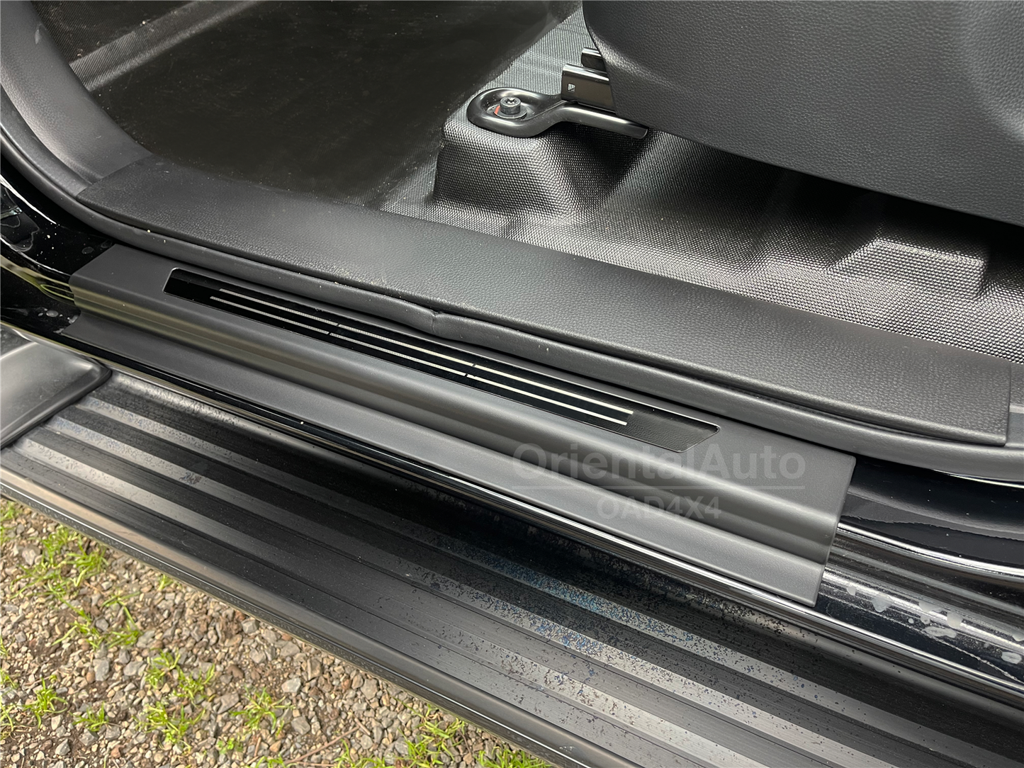 3D Floor Mats & Black Door Sills Protector for Mazda BT-50 BT50 Dual Cab 2020-Onwards Tailored TPE Door Sill Covered Floor Mat Liner Car Mats + Stainless Steel Scuff Plates