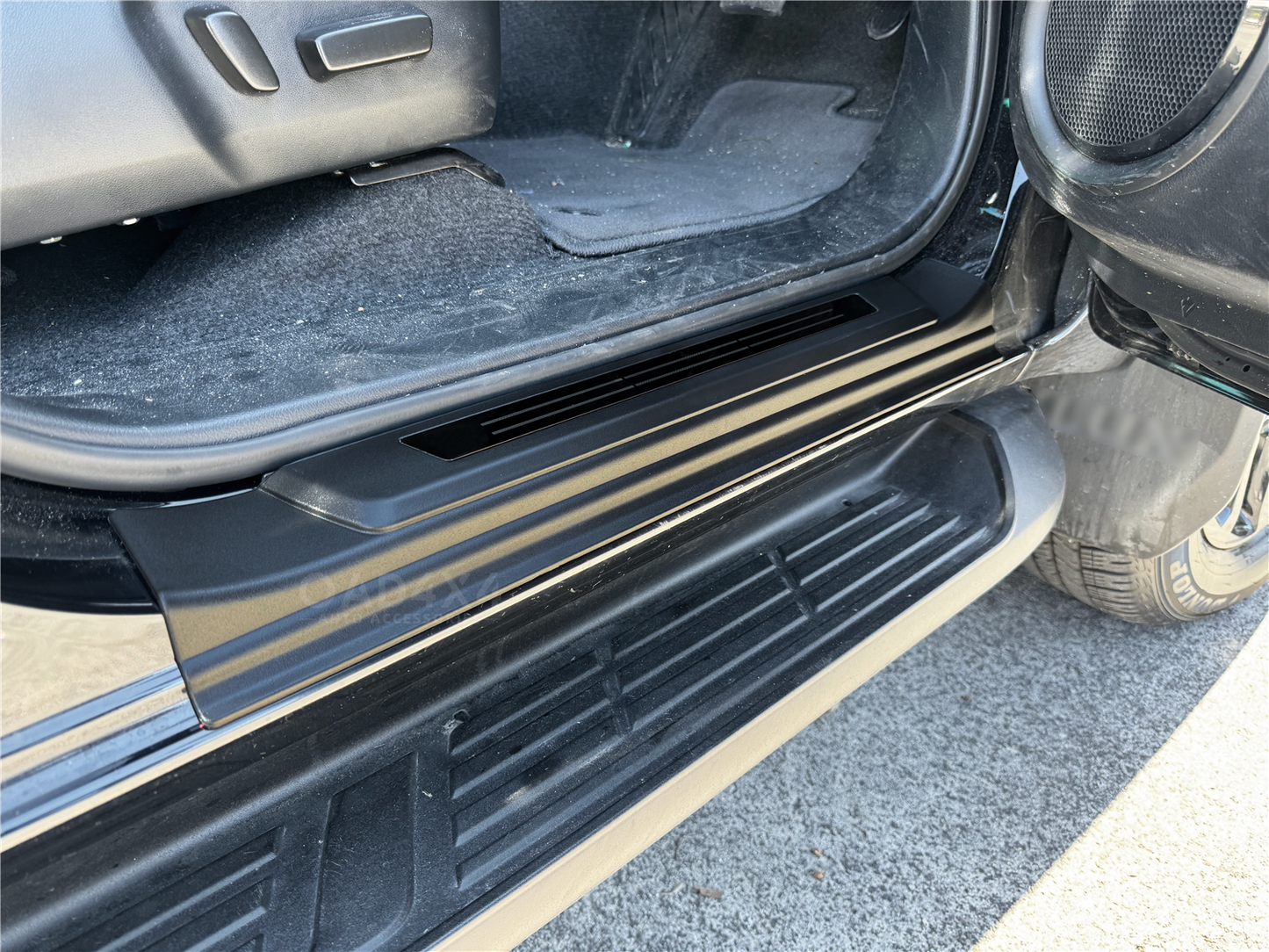 5D TPE Floor Mats & Black Door Sills Protector for Toyota Hilux Auto Dual Cab 2015-Onwards Tailored Door Sill Covered Floor Mat Liner + Stainless Steel Scuff Plates