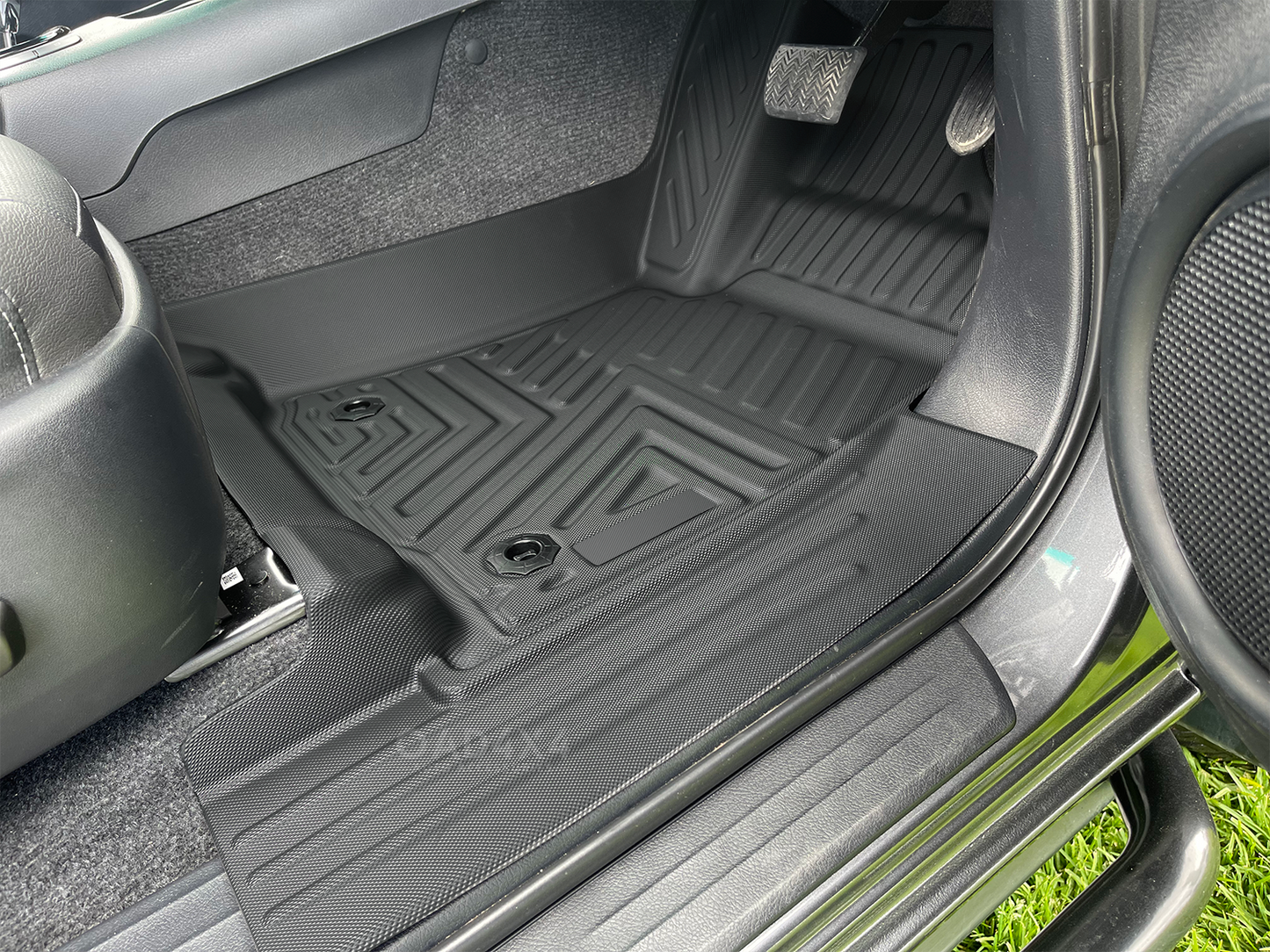 5D TPE Floor Mats for Toyota Hilux Auto Single / Extra Cab 2015-Onwards Tailored Door Sill Covered Floor Mat Liner