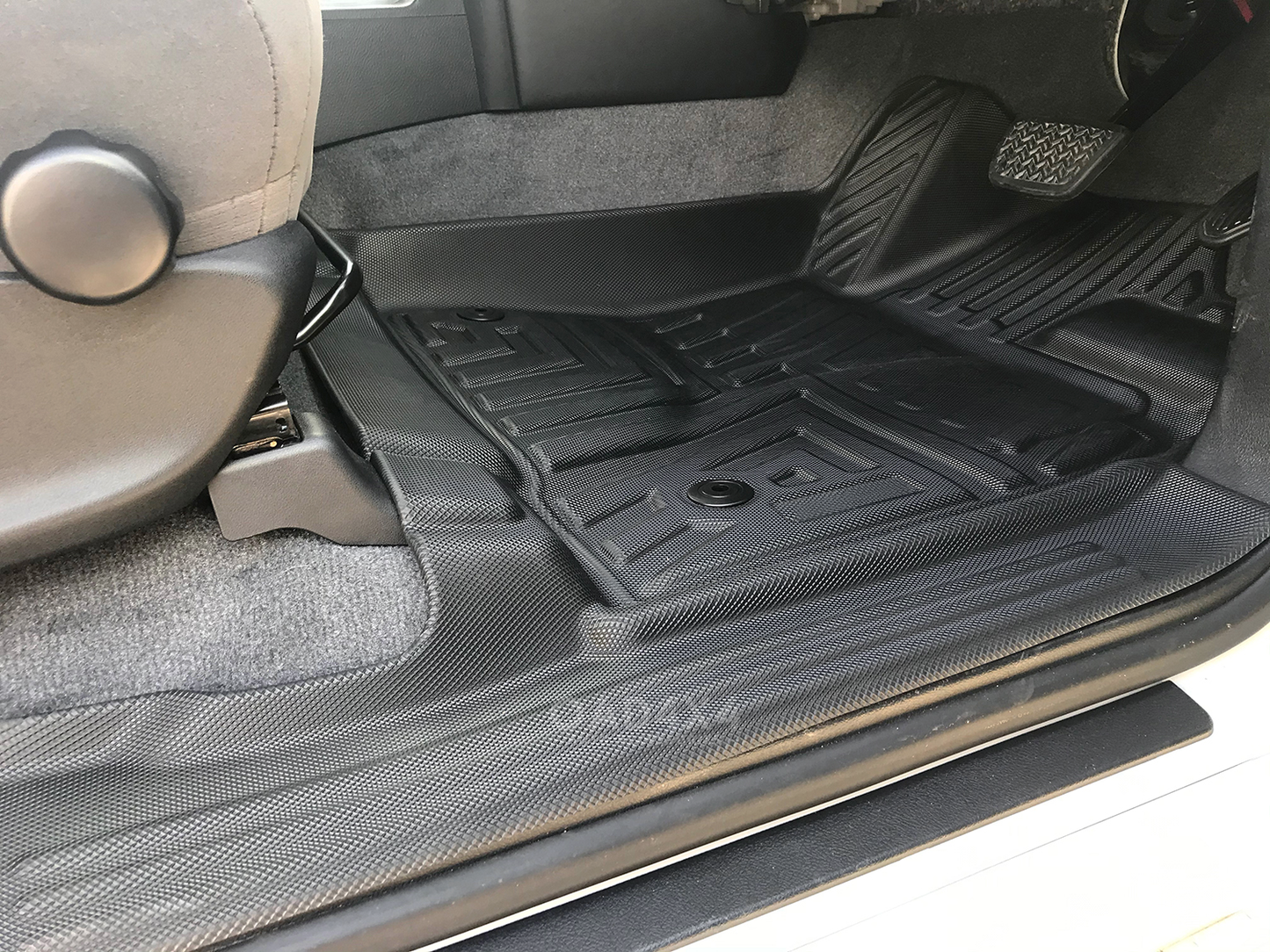 Floor Mats for Toyota Landcruiser 200 GX GXL 2007-2012 Tailored TPE 3D Door Sill Covered Floor Mat Liner for Land cruiser 200 LC200