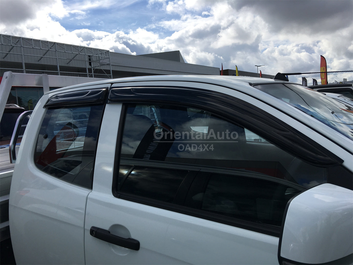 Injection Modeling Bonnet Protector & Luxury 4pcs Weathershields for ISUZU DMAX D-MAX Extra Cab 2012-2016 Weather Shields Window Visor
