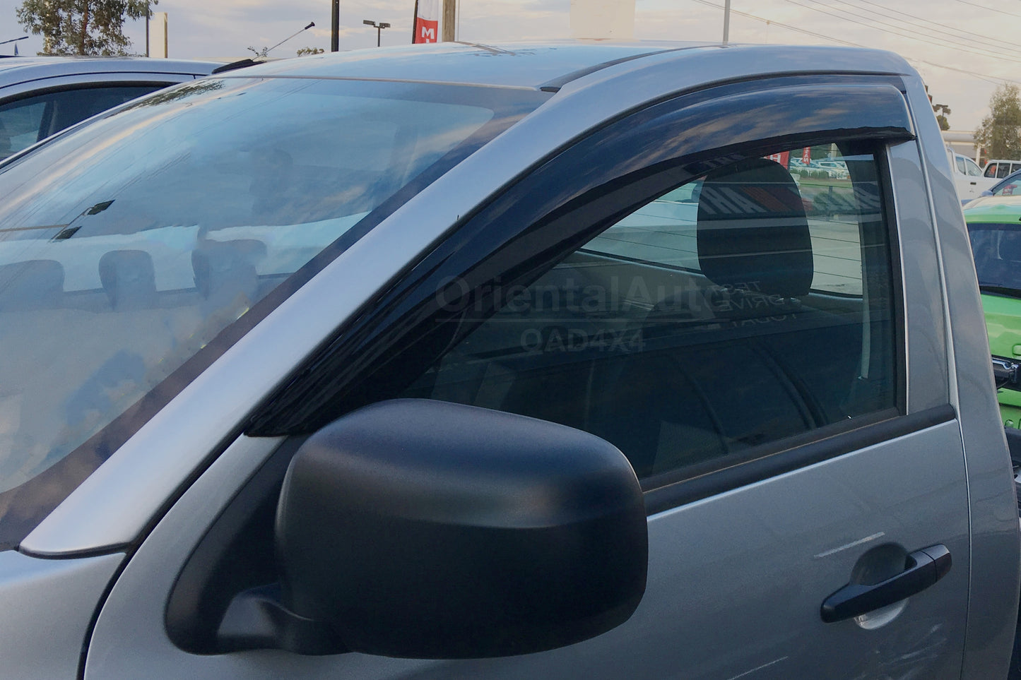 Injection Modeling Bonnet Protector & Injection Weathershield for Mitsubishi Triton MQ Single Cab 2015-2018 Weather Shields Window Visor + Hood Protector Bonnet Guard