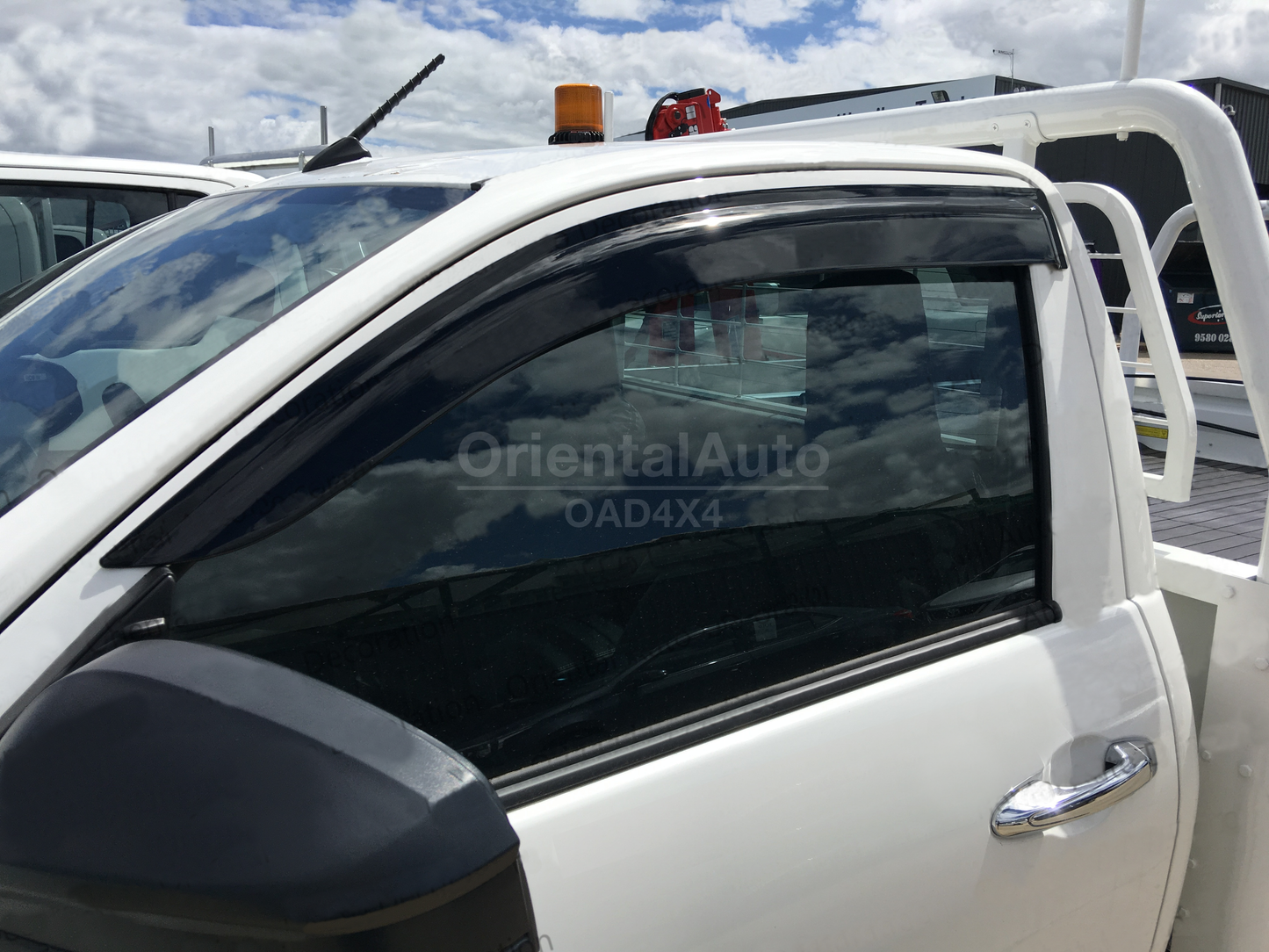 Bonnet Protector & Injection 2pcs Weathershields Weather Shields Window Visor For Toyota Hilux Single / Extra Cab 2015-2020